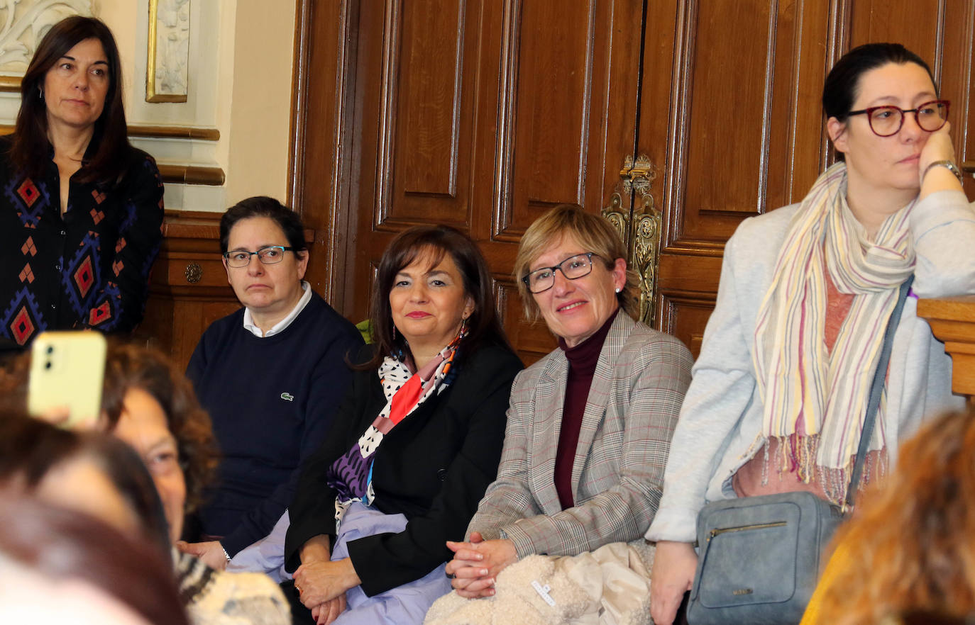 Fotos: Lectura del manifiesto de Día de la Mujer en el Ayuntamiento de Valladolid