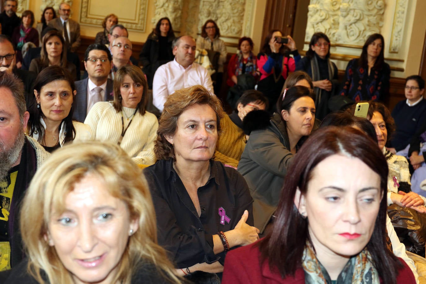 Fotos: Lectura del manifiesto de Día de la Mujer en el Ayuntamiento de Valladolid