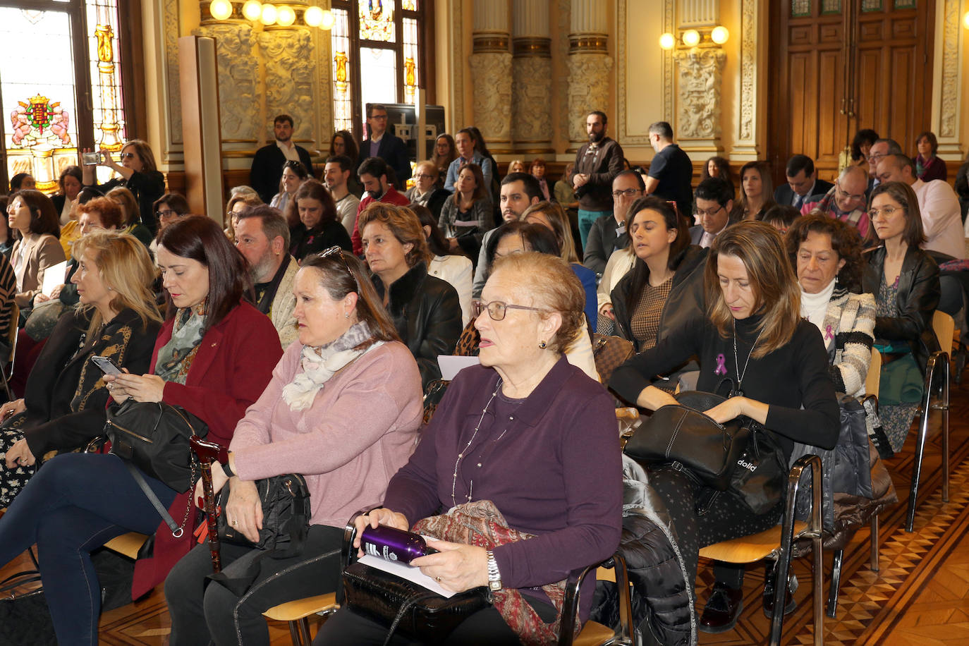 Fotos: Lectura del manifiesto de Día de la Mujer en el Ayuntamiento de Valladolid