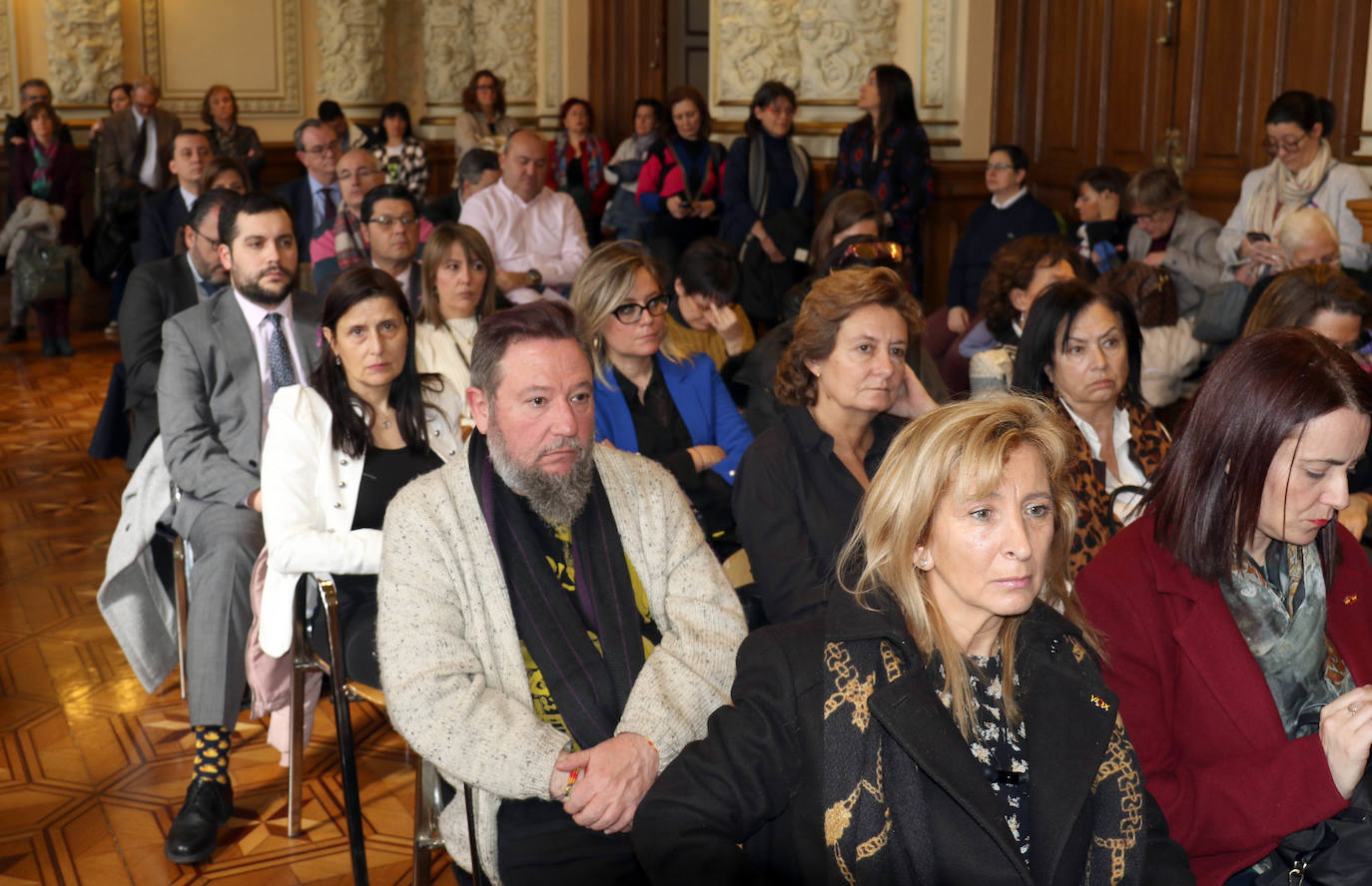 Fotos: Lectura del manifiesto de Día de la Mujer en el Ayuntamiento de Valladolid