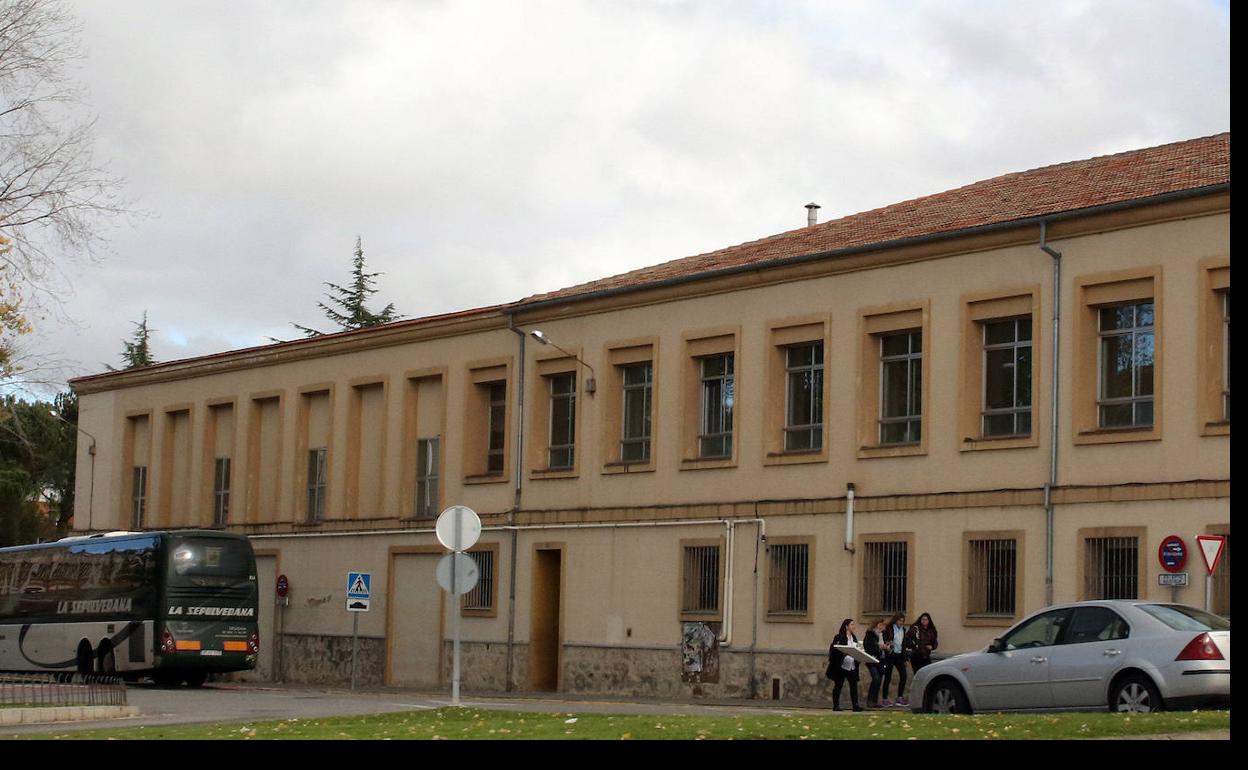 Fachada del instituto La Albuera. 