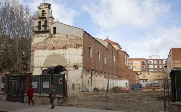 Zona de las excavaciones en San Quirce, con los trabajos protegidos por el perímetro de la obra. 