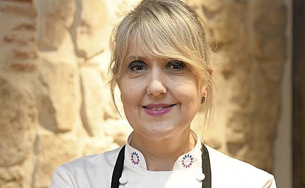 Isabel Álvarez posa para la foto de la entrevista con Degusta