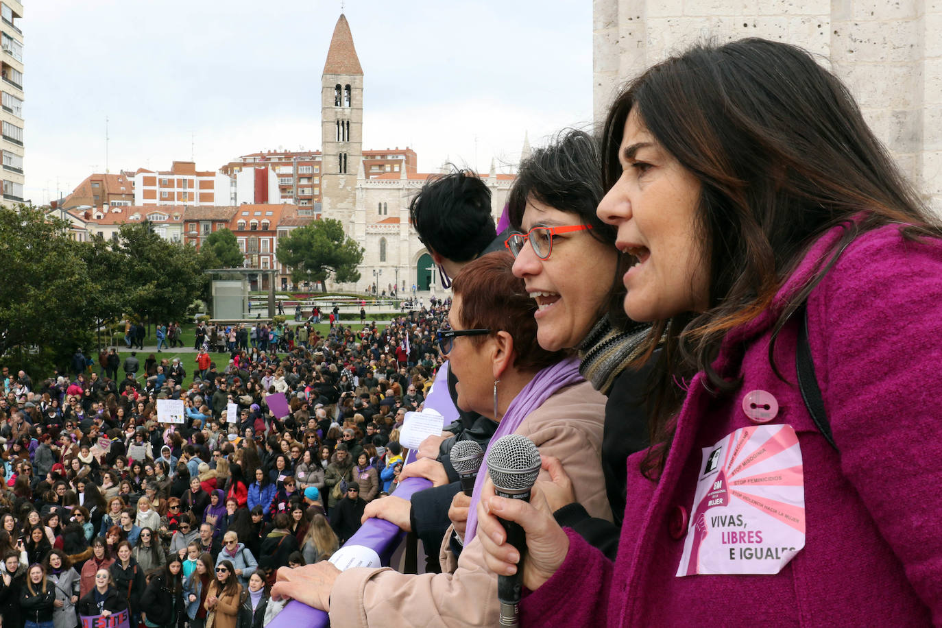 Miles de personas salen a la calle en Valladolid para reclamar la igualdad real de las mujeres.