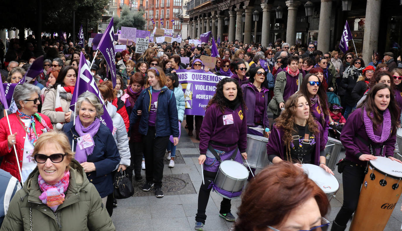 Miles de personas salen a la calle en Valladolid para reclamar la igualdad real de las mujeres.