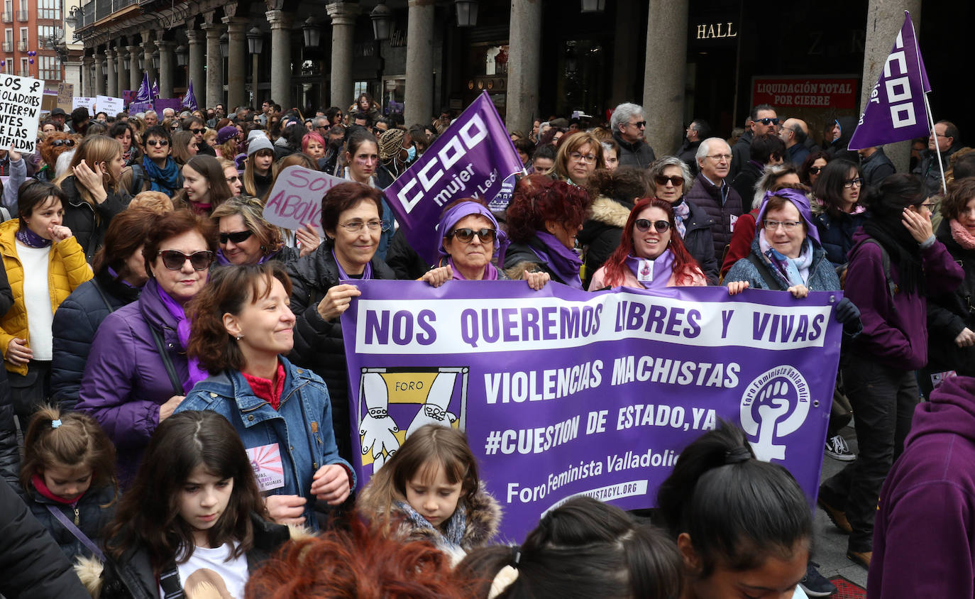 Miles de personas salen a la calle en Valladolid para reclamar la igualdad real de las mujeres.