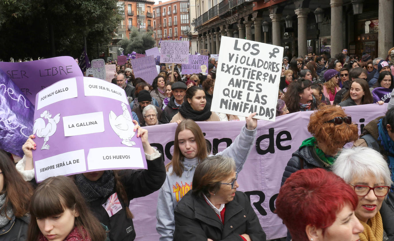 Miles de personas salen a la calle en Valladolid para reclamar la igualdad real de las mujeres.