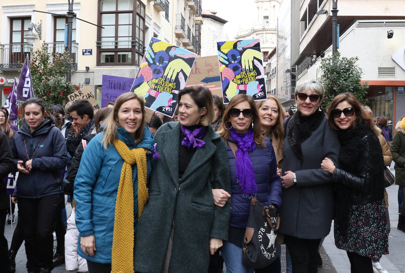 Miles de personas salen a la calle en Valladolid para reclamar la igualdad real de las mujeres.