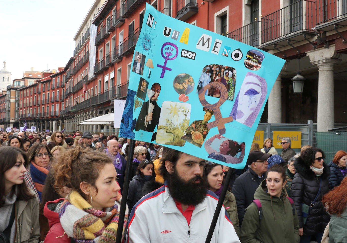 Miles de personas salen a la calle en Valladolid para reclamar la igualdad real de las mujeres.