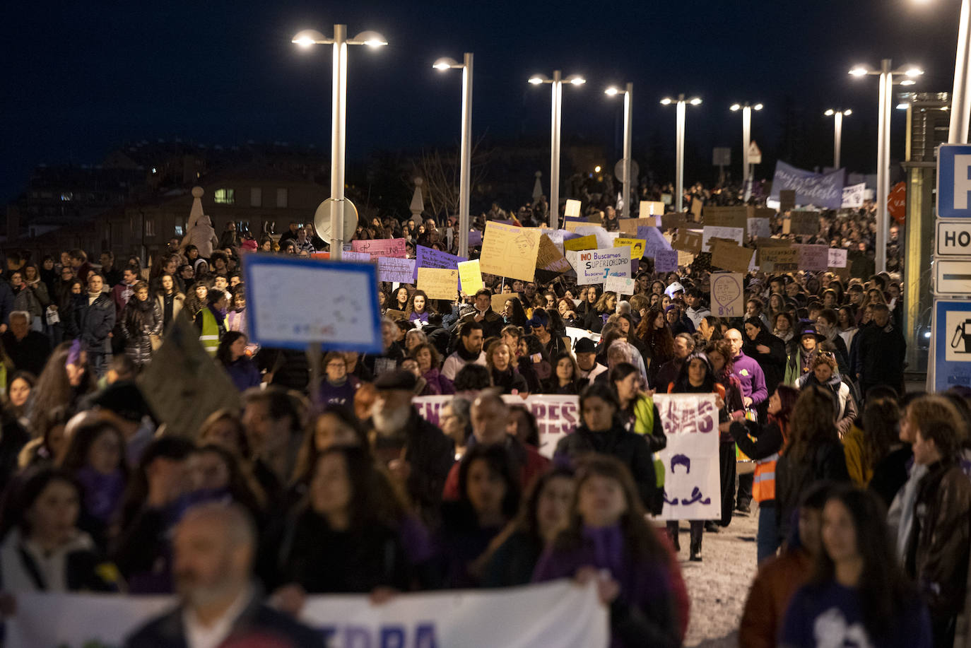 Lectura del manifiesto desde la terraza de Santa Columba, al finalizar la manifestación. 