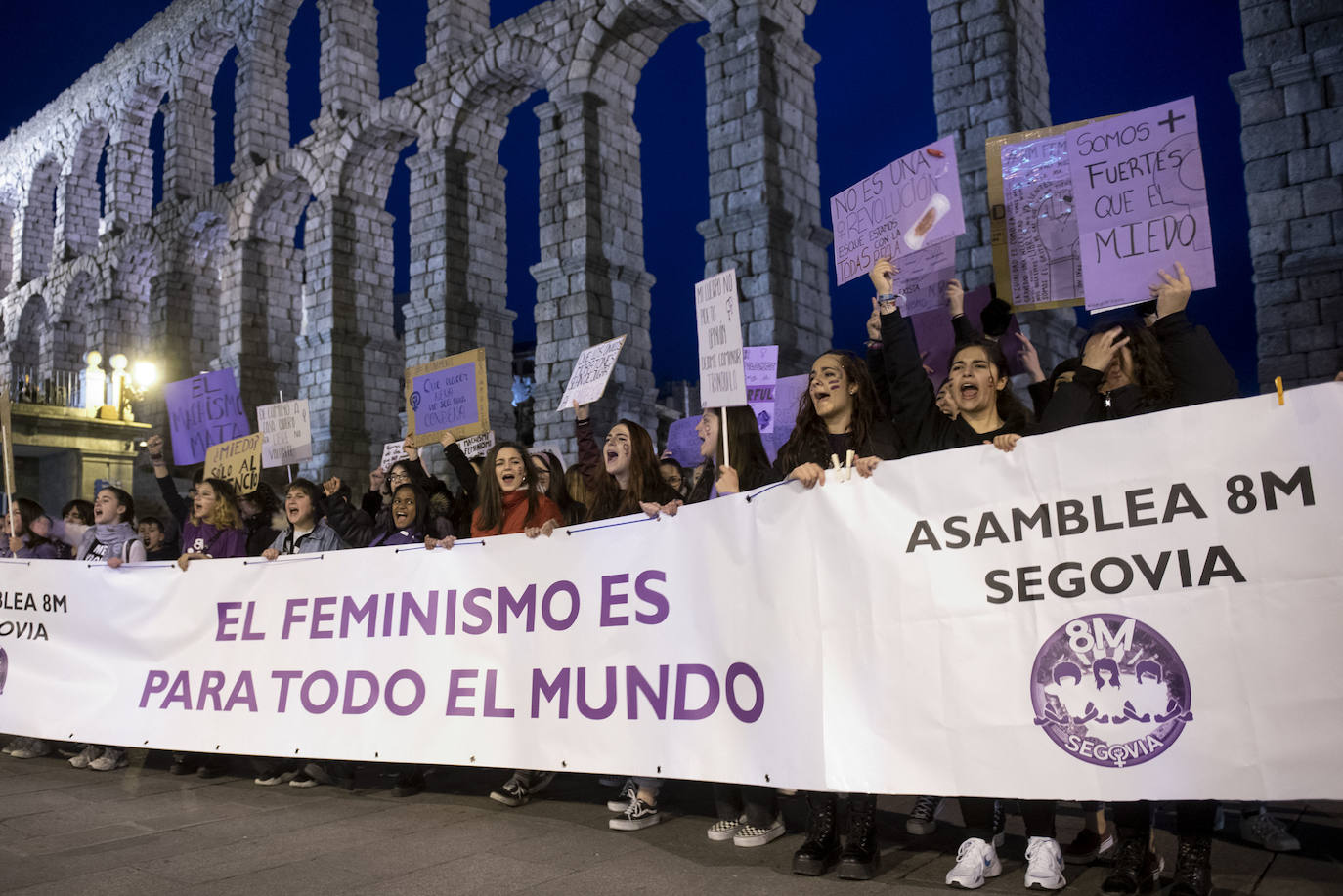 Lectura del manifiesto desde la terraza de Santa Columba, al finalizar la manifestación. 