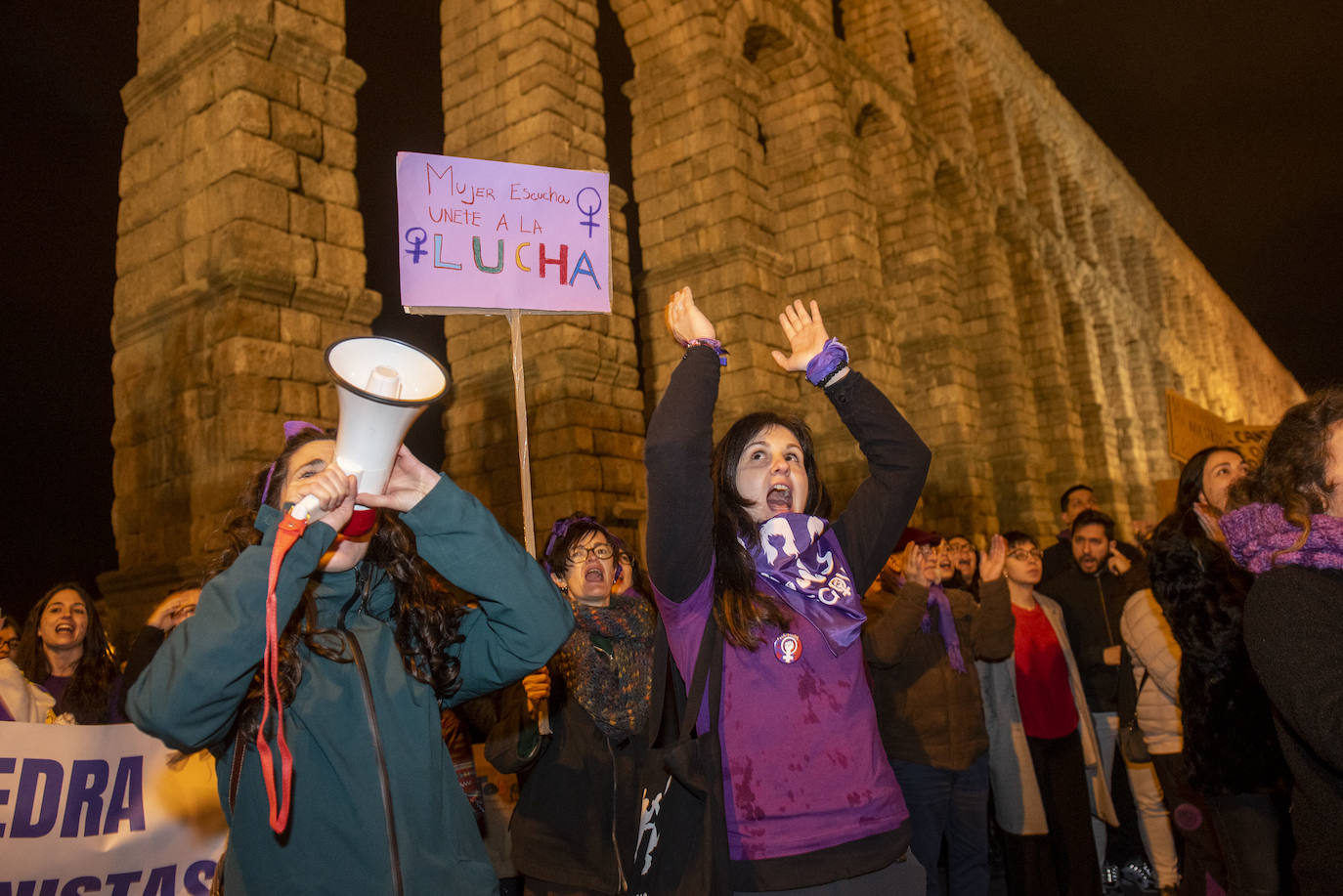 Lectura del manifiesto desde la terraza de Santa Columba, al finalizar la manifestación. 