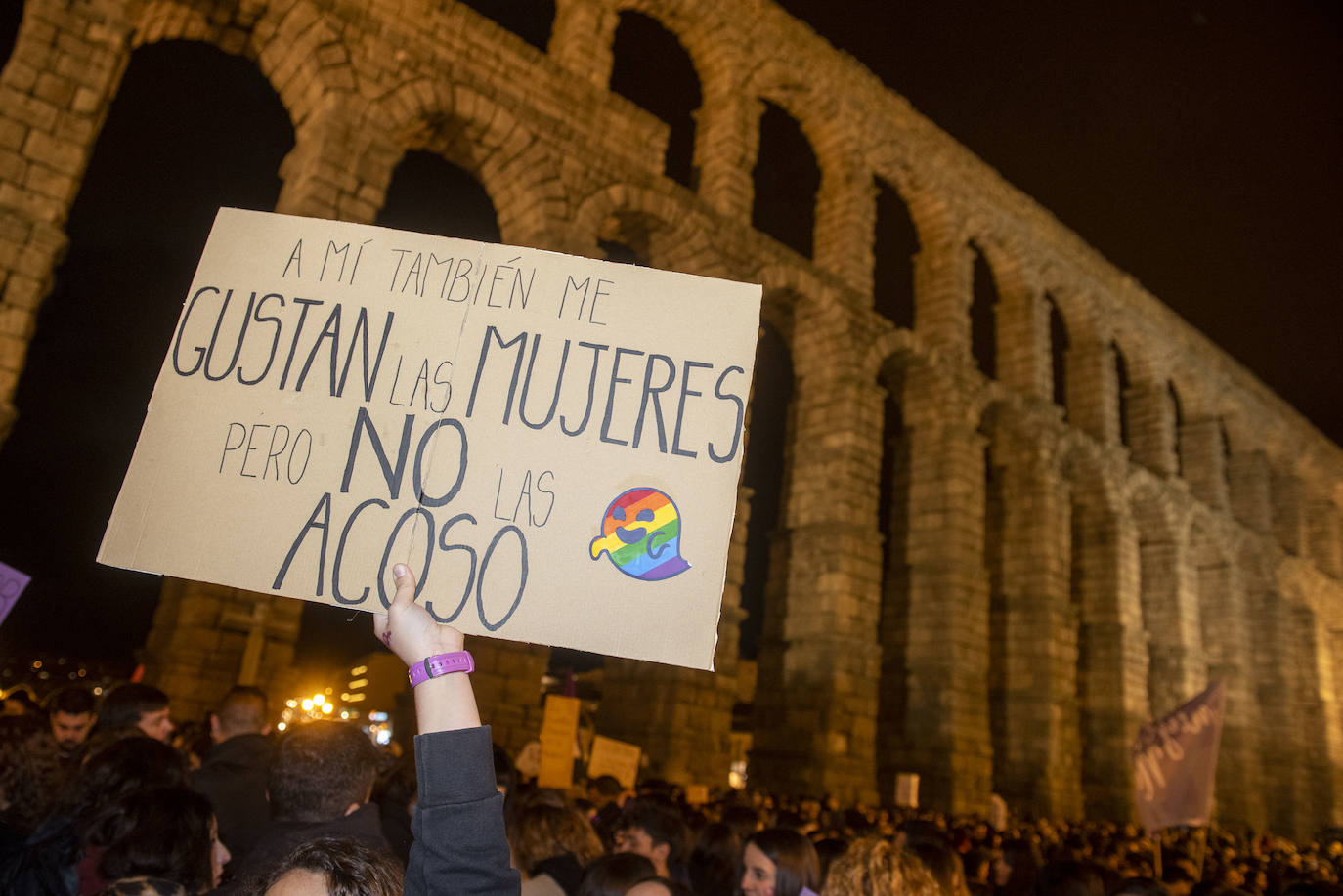 Lectura del manifiesto desde la terraza de Santa Columba, al finalizar la manifestación. 