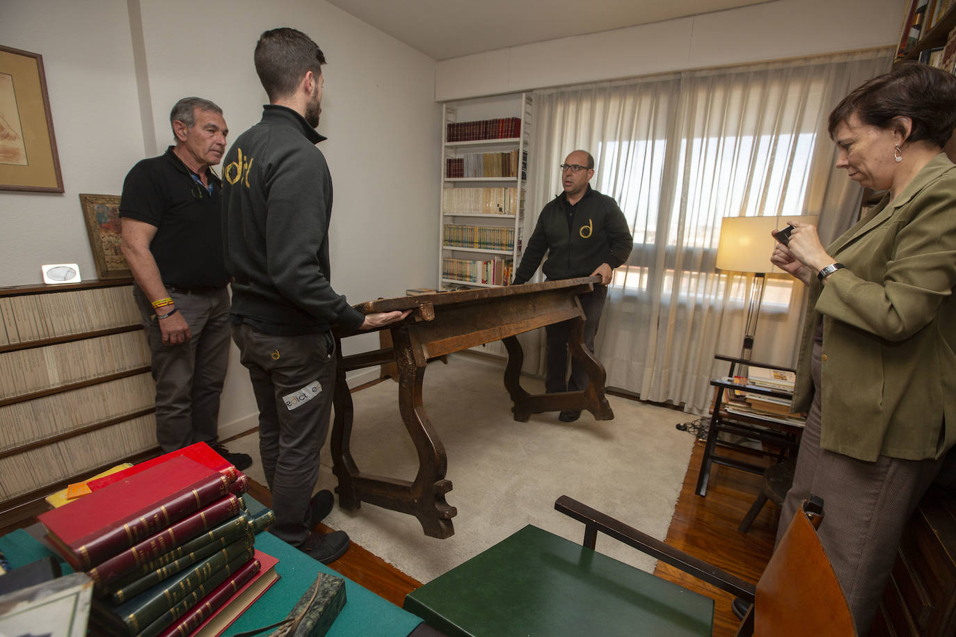 Cuarenta piezas de la estancia en la que el escritor urdía sus novelas han sido embaladas para formar parte de una exposición en Madrid, que se inaugura el 19 de marzo. 