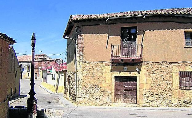 Casa natal del religioso en Torrelobatón, recientemente restaurada.