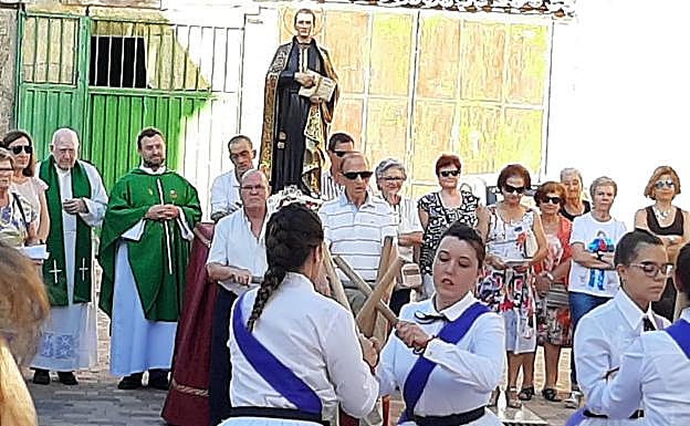 Danza del àloteo, durante la procesión.