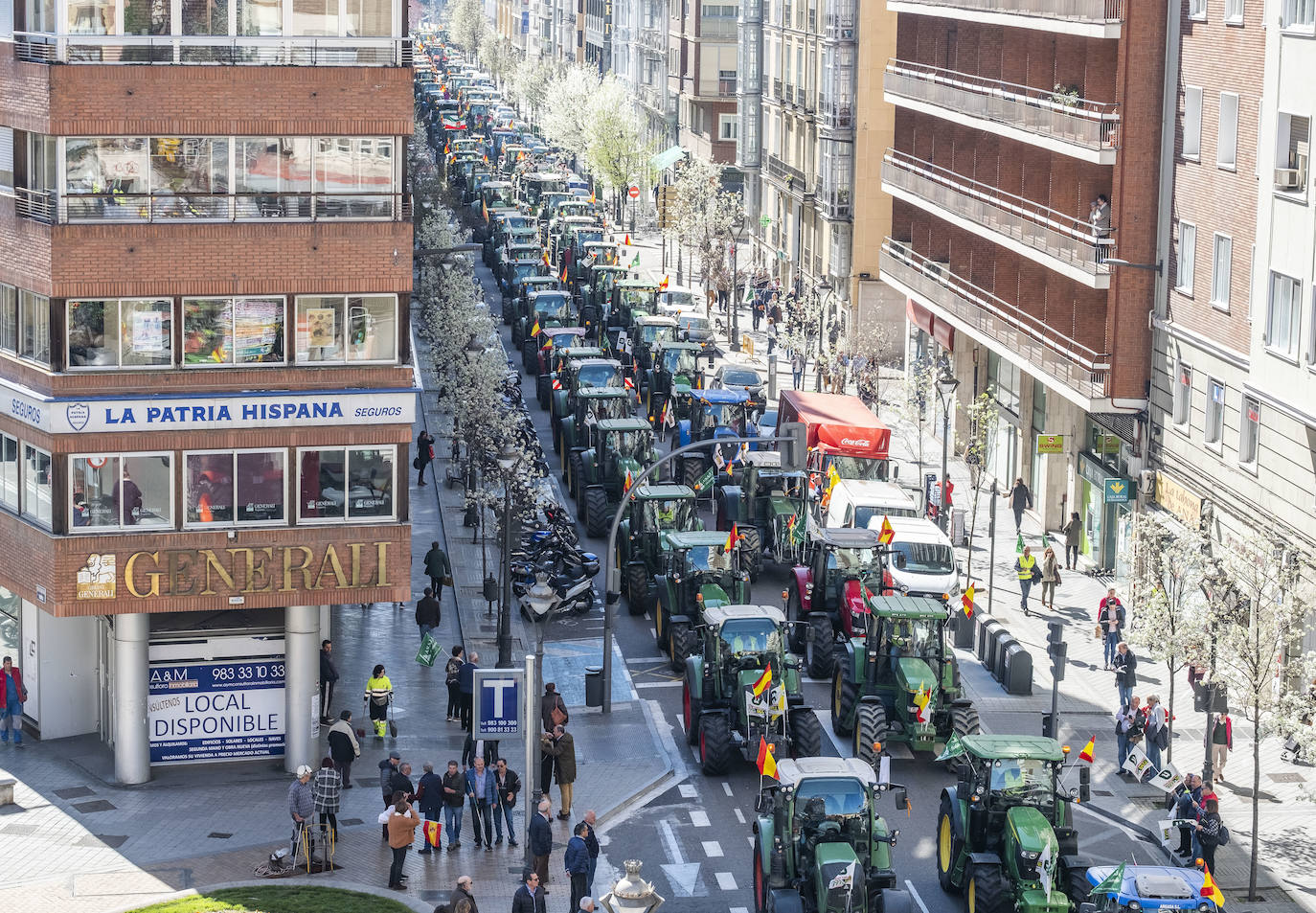 Manifestación con la presencia de tractores en Valladolid por unos precios justos en el campo, convocada por Asaja, Goag y Upa.