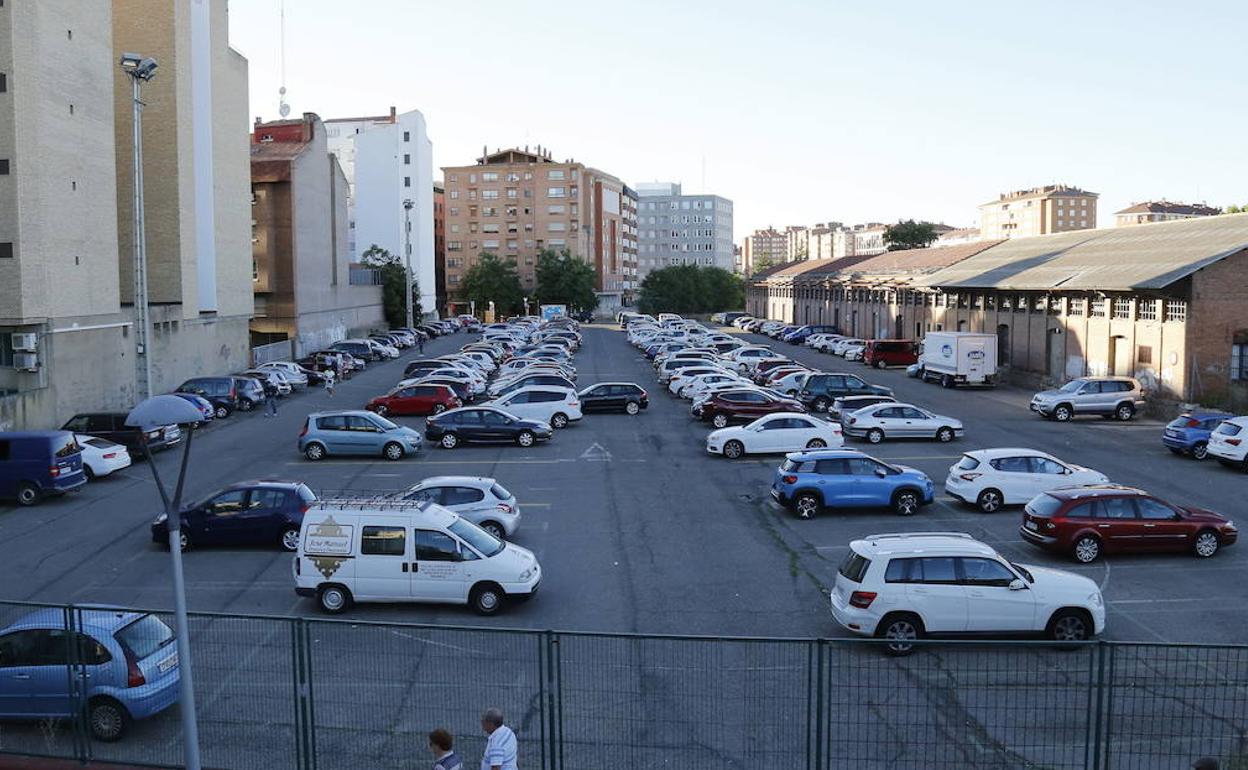 Aparcamiento de la Estación de Pequeña Velocidad de Palencia. 