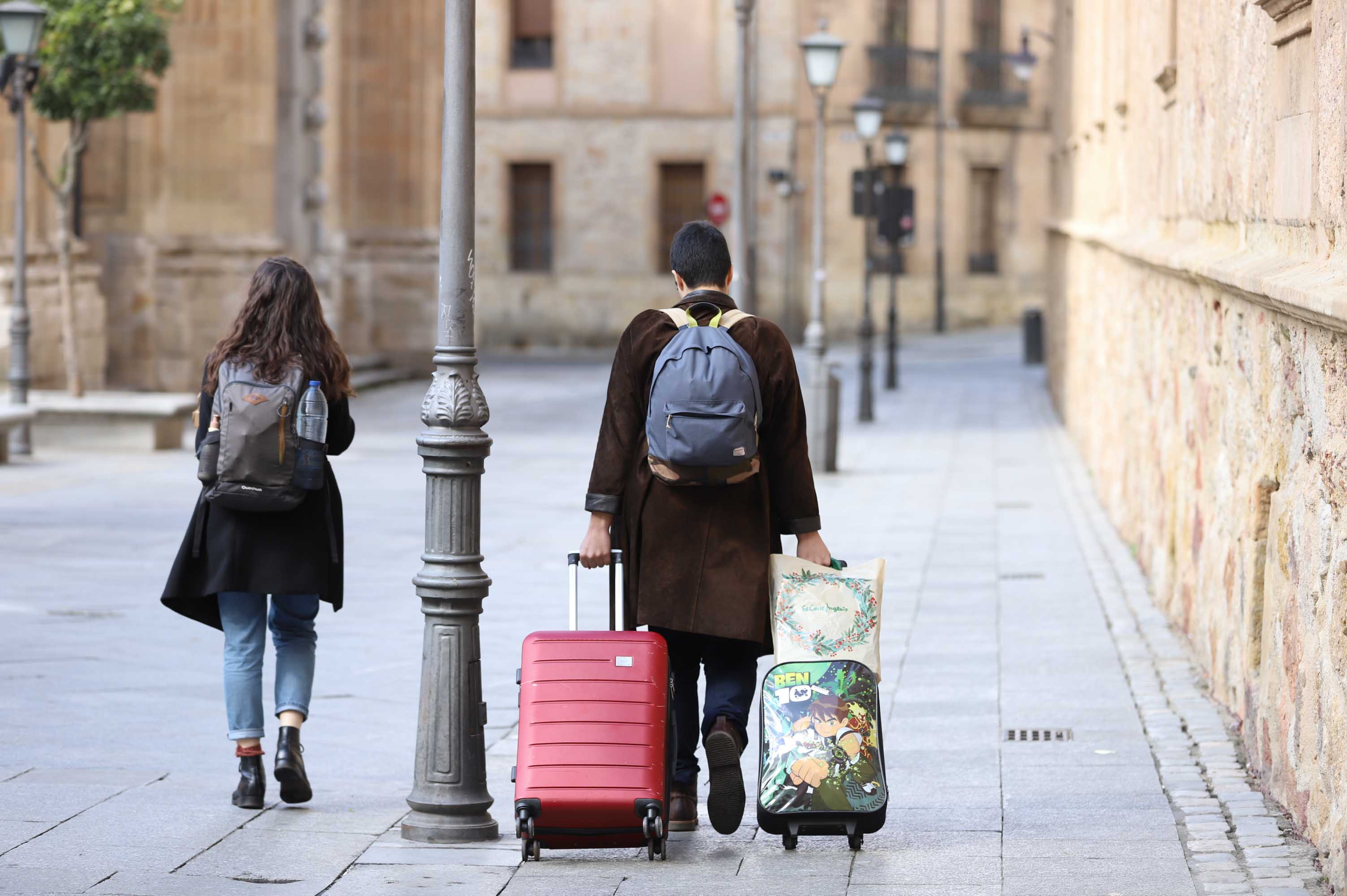 Salamanca ha vivido hoy el primer día en estado de alerta con las calles prácticamente vacías. 