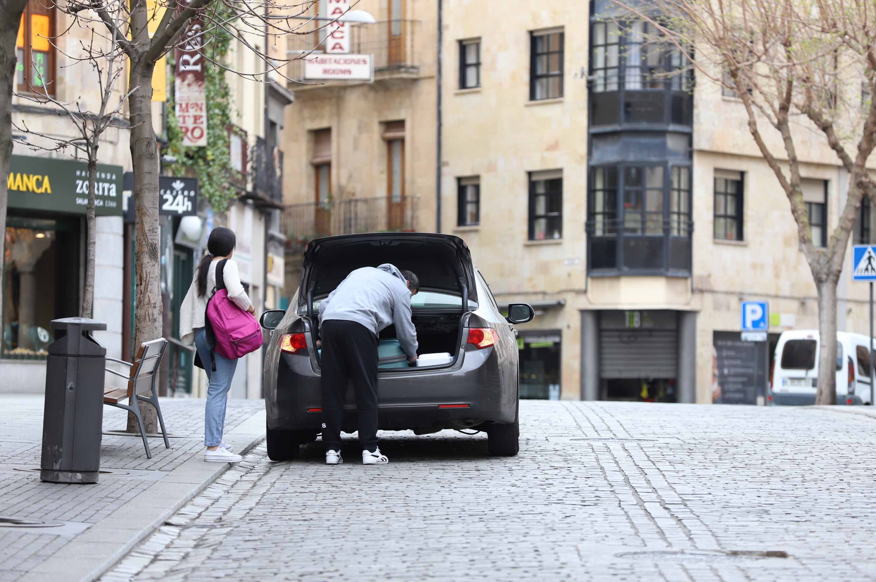 Salamanca ha vivido hoy el primer día en estado de alerta con las calles prácticamente vacías. 