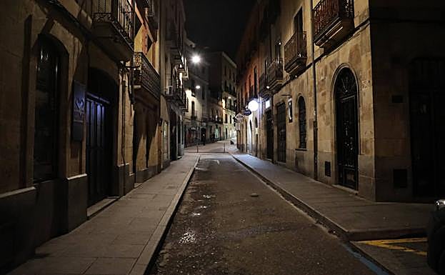 La Policía Local de Salamanca cerró anoche tres bares tras la entrada en vigor del Estado de Alarma