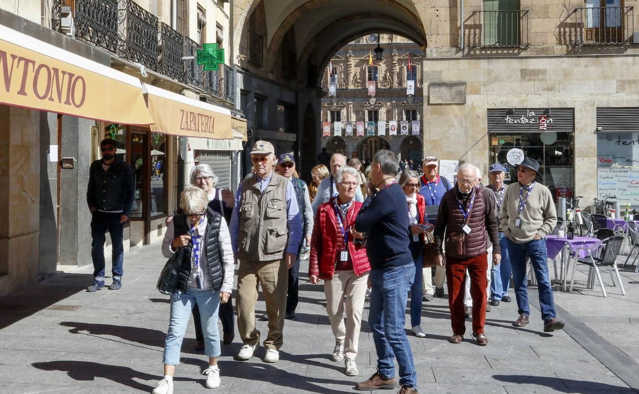 Turistas extranjeros durante la Semana Santa de Salamanca.