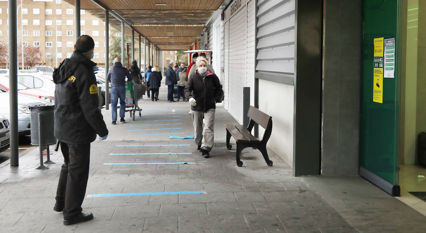 Fotos: Primer día laborable en Estado de Alerta en Palencia