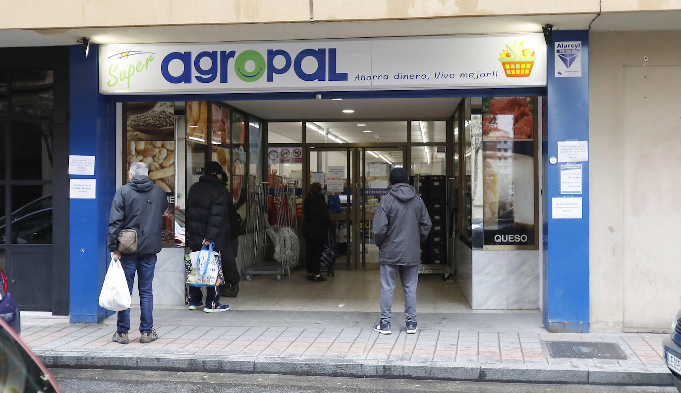 Fotos: Primer día laborable en Estado de Alerta en Palencia