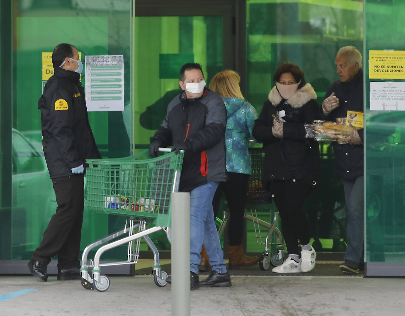 Fotos: Primer día laborable en Estado de Alerta en Palencia