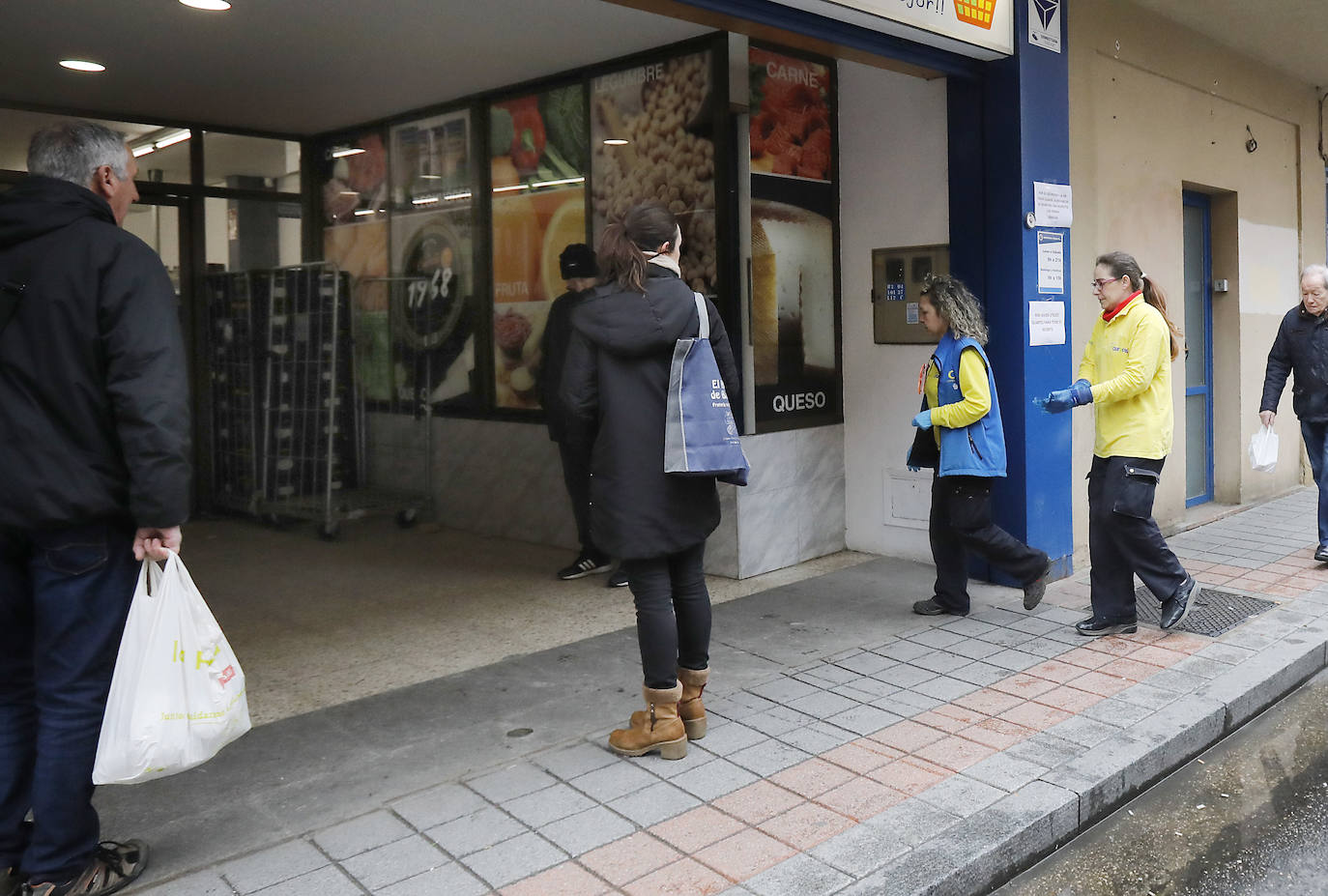 Fotos: Primer día laborable en Estado de Alerta en Palencia