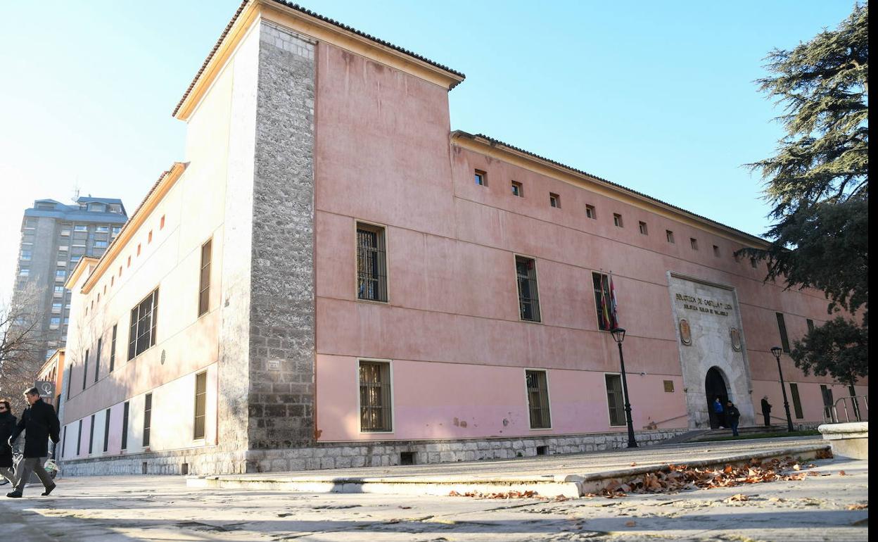 Edificio de la Biblioteca de Castilla y León en la plaza de la Trinidad, en Valladolid