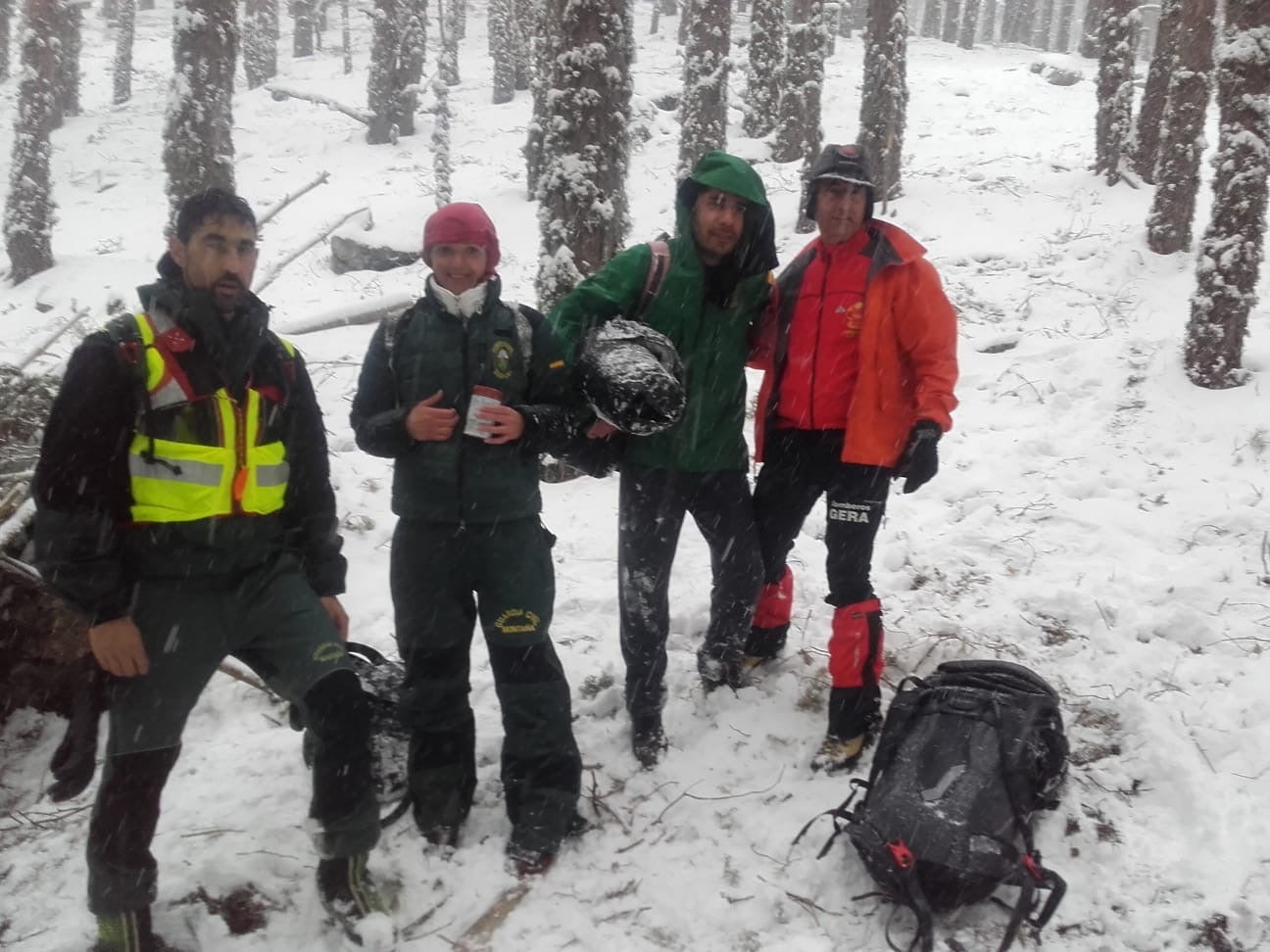 Fotos: Rescate en Navacerrada de dos senderistas que se saltan el estado de alarma