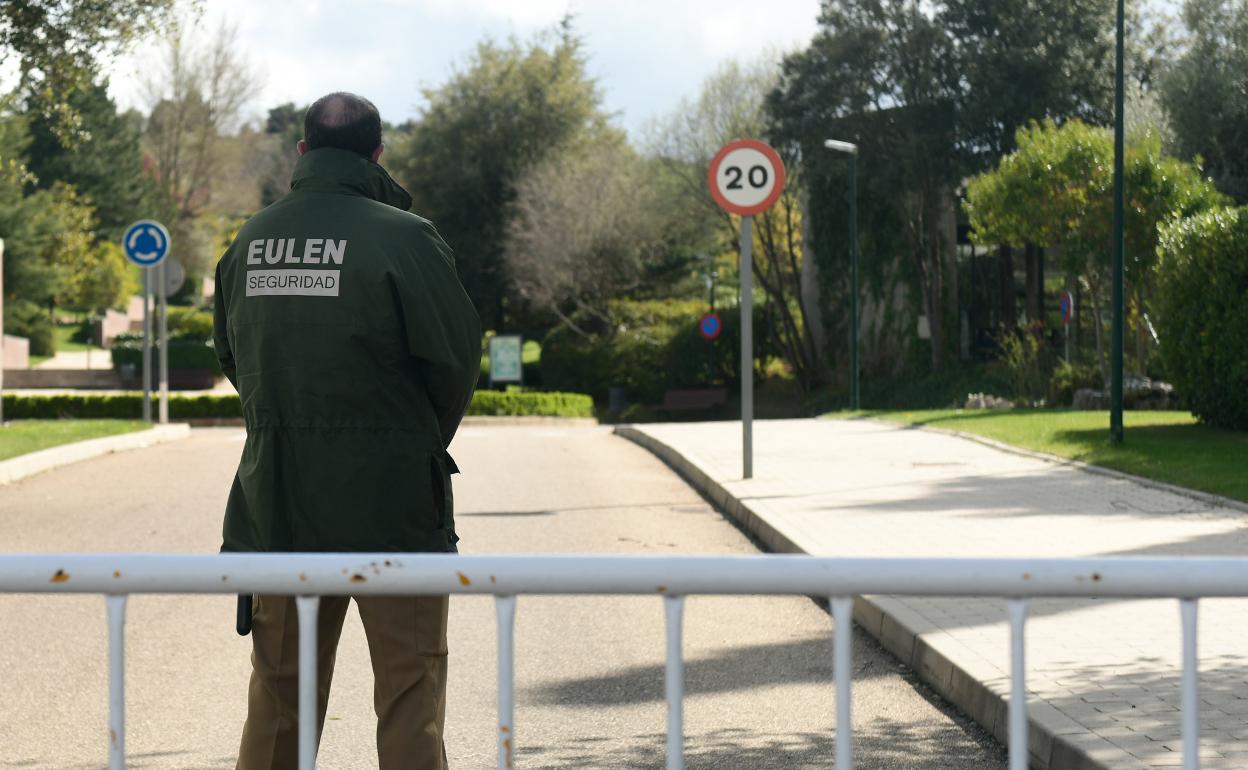 El cementerio de las Contiendas también ha suprimido los velatorios en el recinto. 