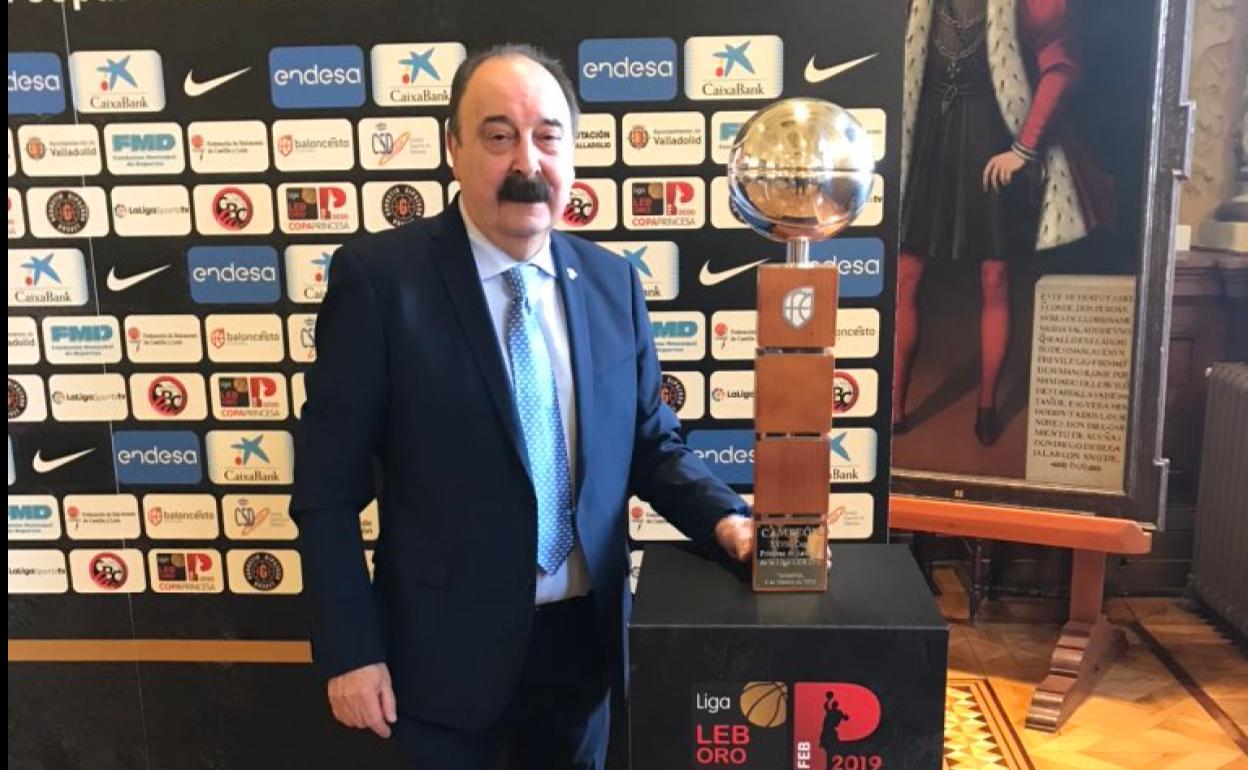 Carlos Sainz, en el Ayuntamiento de Valladollid durante la presentación de la Copa Princesa. 