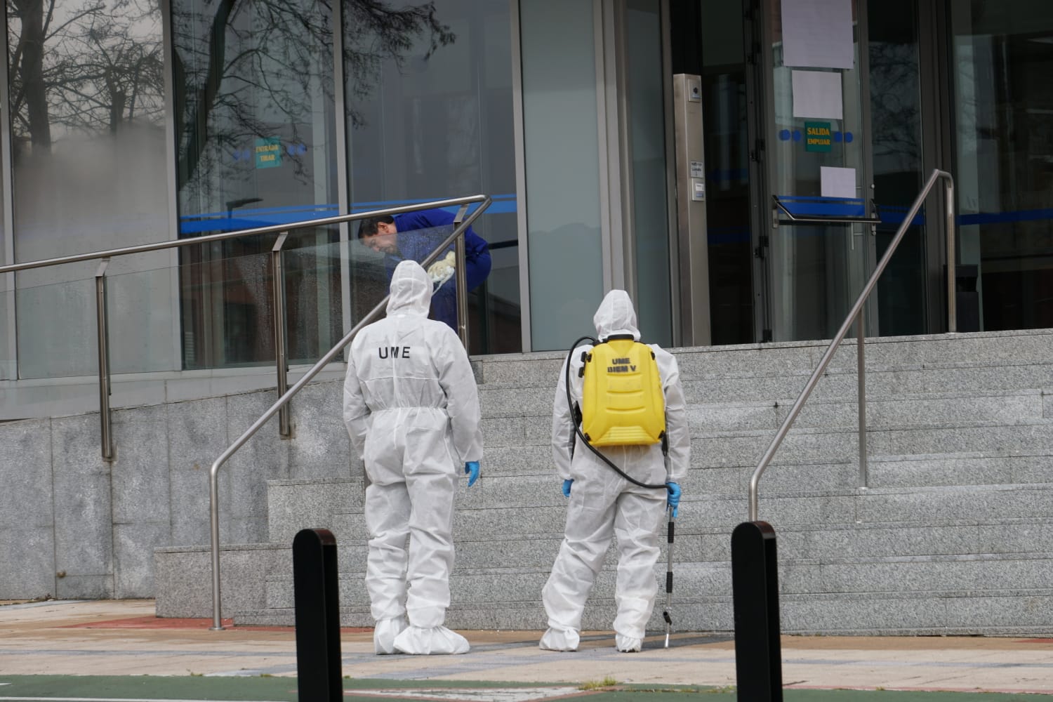 Fotos: La UME desinfecta las calles de Salamanca