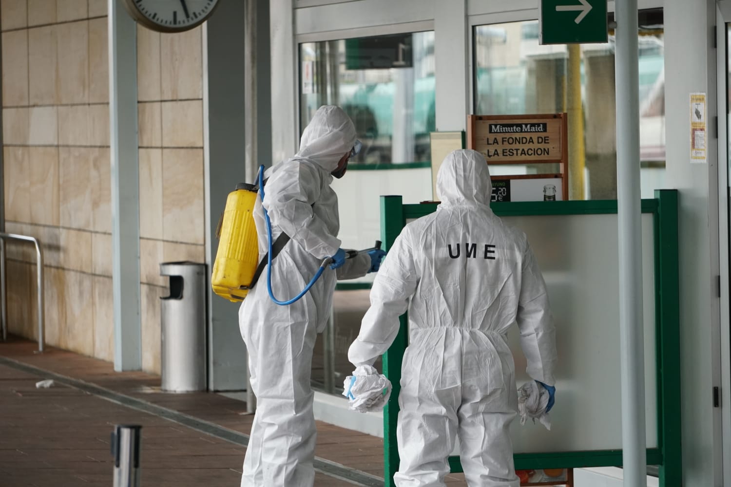 Fotos: La UME desinfecta las calles de Salamanca