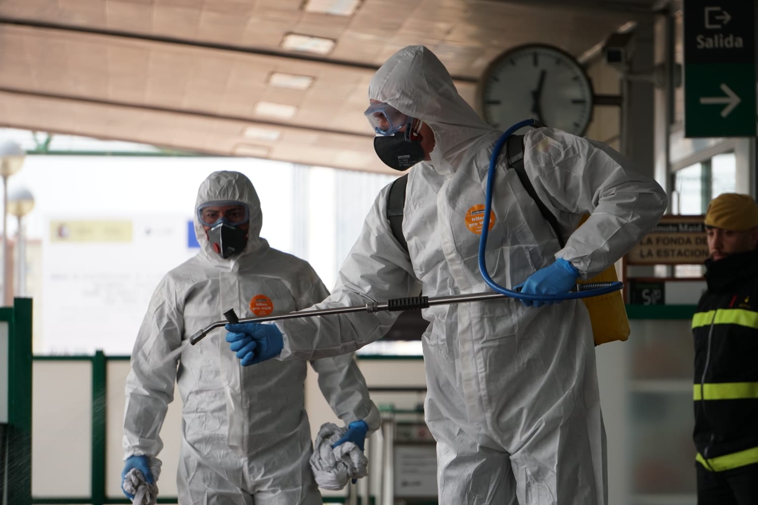 Fotos: La UME desinfecta las calles de Salamanca