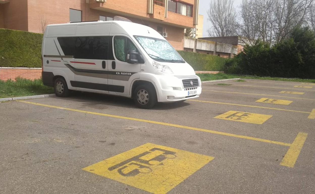 La única caravana que seguía aparcada en Palencia a primera hora de la tarde.