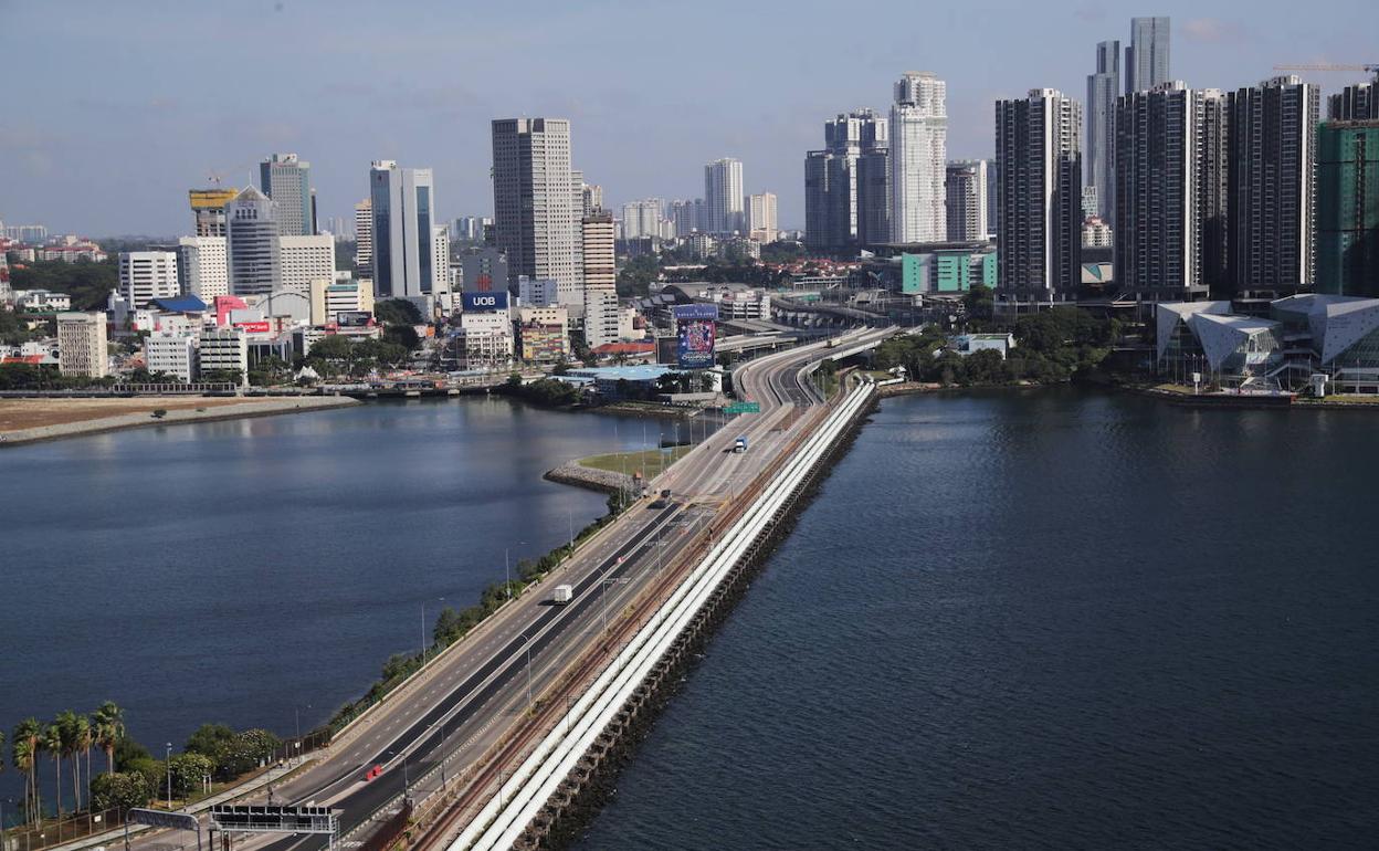 Puente vacío en Singapur tras las últimas medidas adoptadas