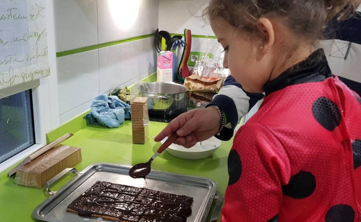 Coronavirus: Recetario para la cuarentena: Tarta de galletas y chocolate  para el Día del Padre, por Nora (3 años) | El Norte de Castilla