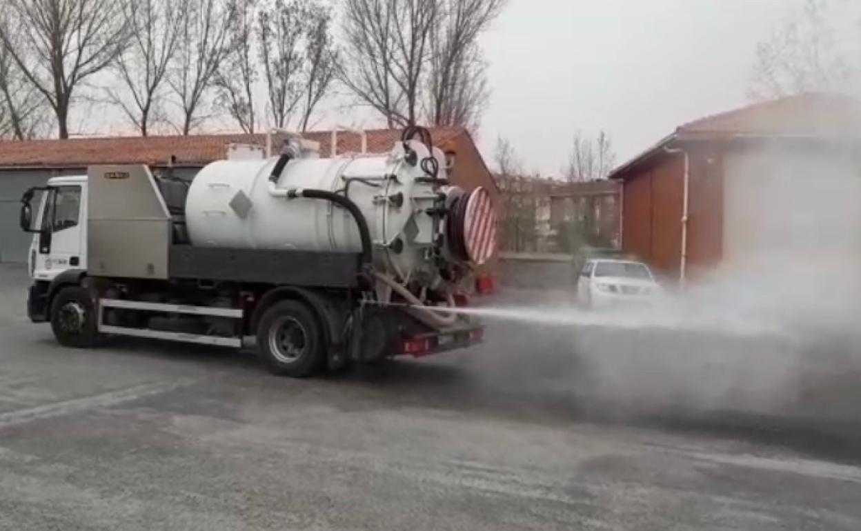 Uno de los camiones con los que se desinfectará en la provincia