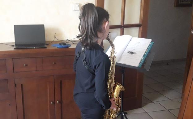 Confinados en casa con dos niños (día 5): 'Con la música a otra parte'