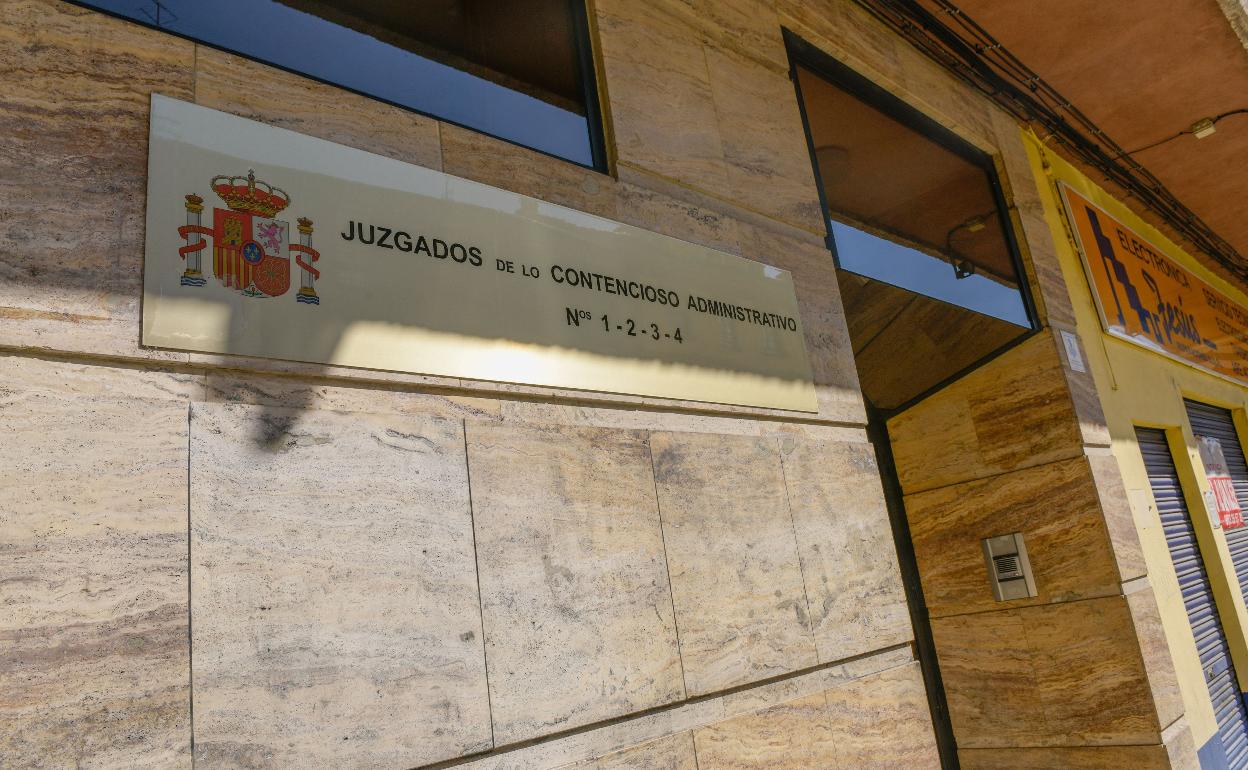 Sede de los Juzgados de lo Contencioso Administrativo de Valladolid, que ha sido clausurada y desinfectada. 