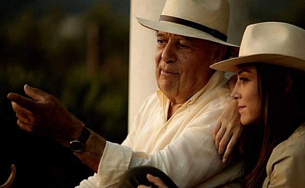 Carlos Falcó, marqués de Griñón, con su hija Tamará Falcó, fruto de su matrimonio con Isabel Preysler, su segunda esposa.