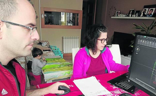 «El teletrabajo es duro y con los niños es difícil concentrarse»