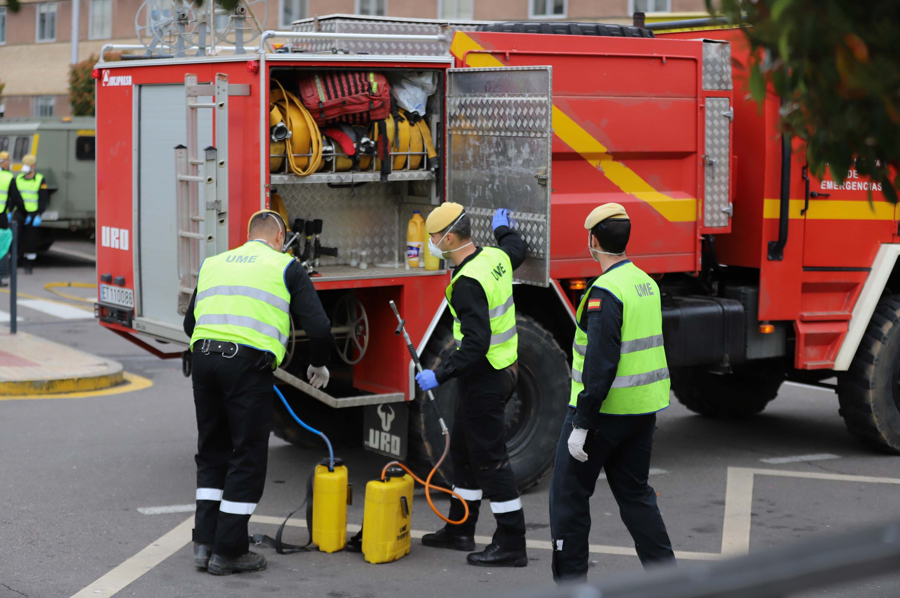 Intervención de la UME en el complejo hospitalario de Salamanca.