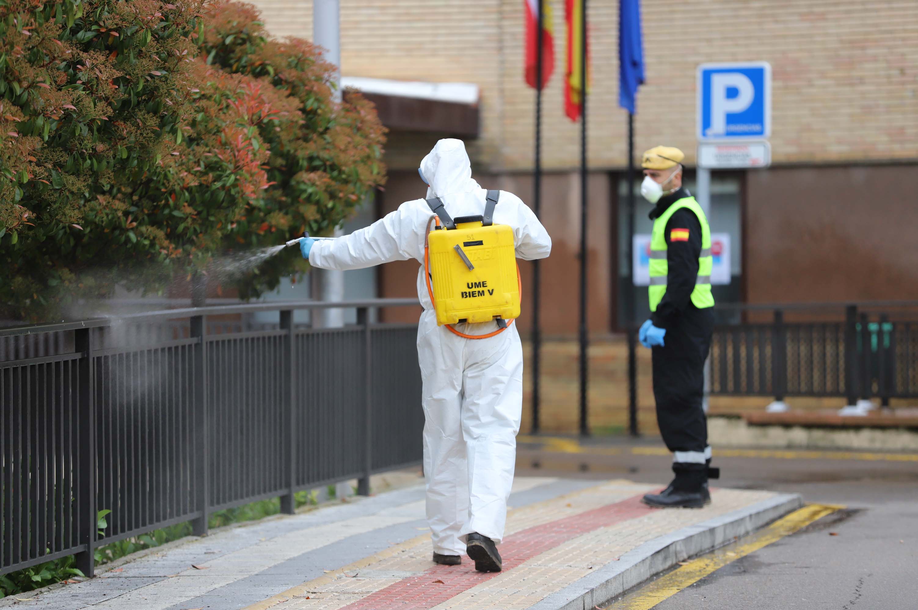 Intervención de la UME en el complejo hospitalario de Salamanca.