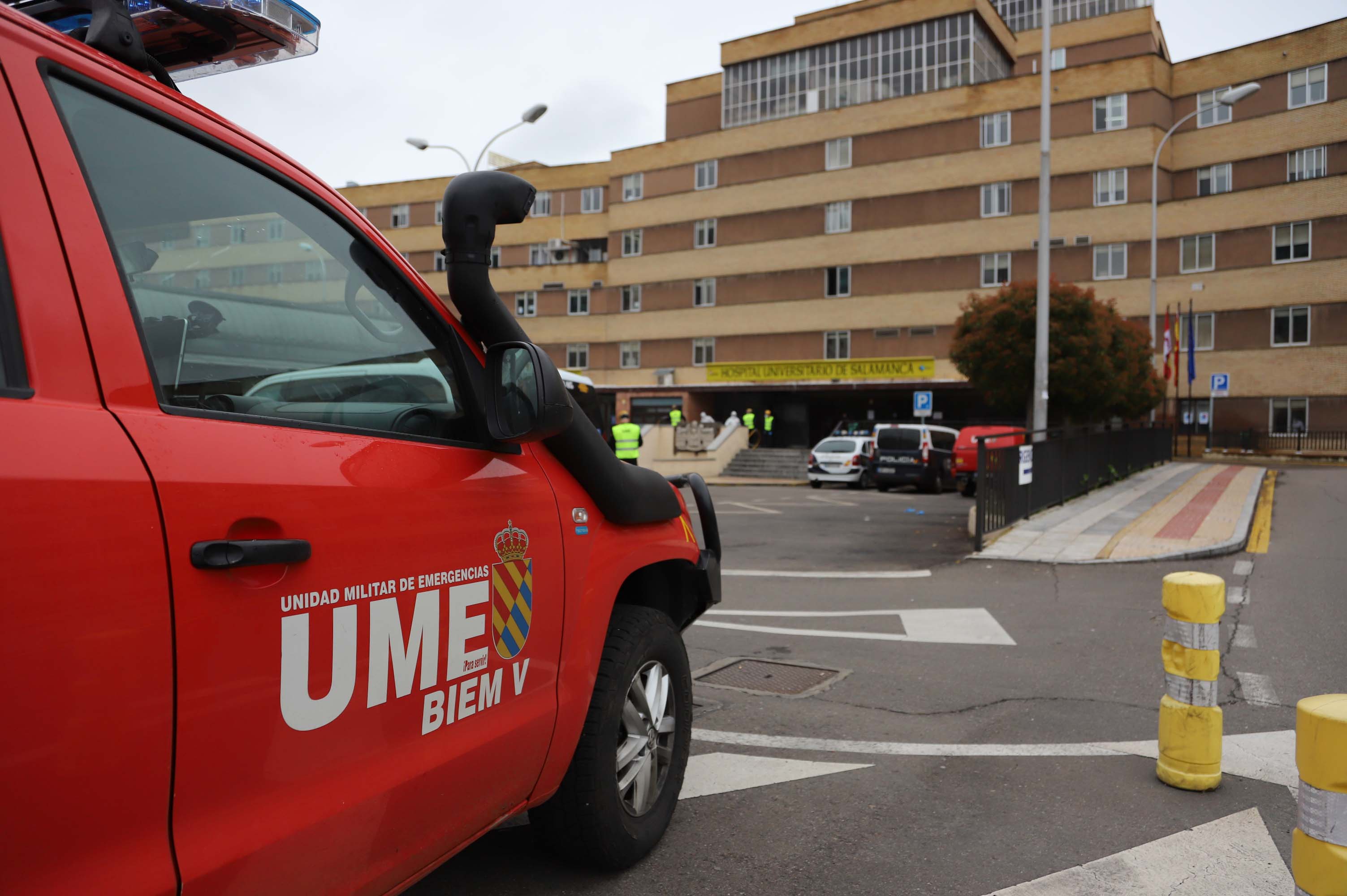 Intervención de la UME en el complejo hospitalario de Salamanca.