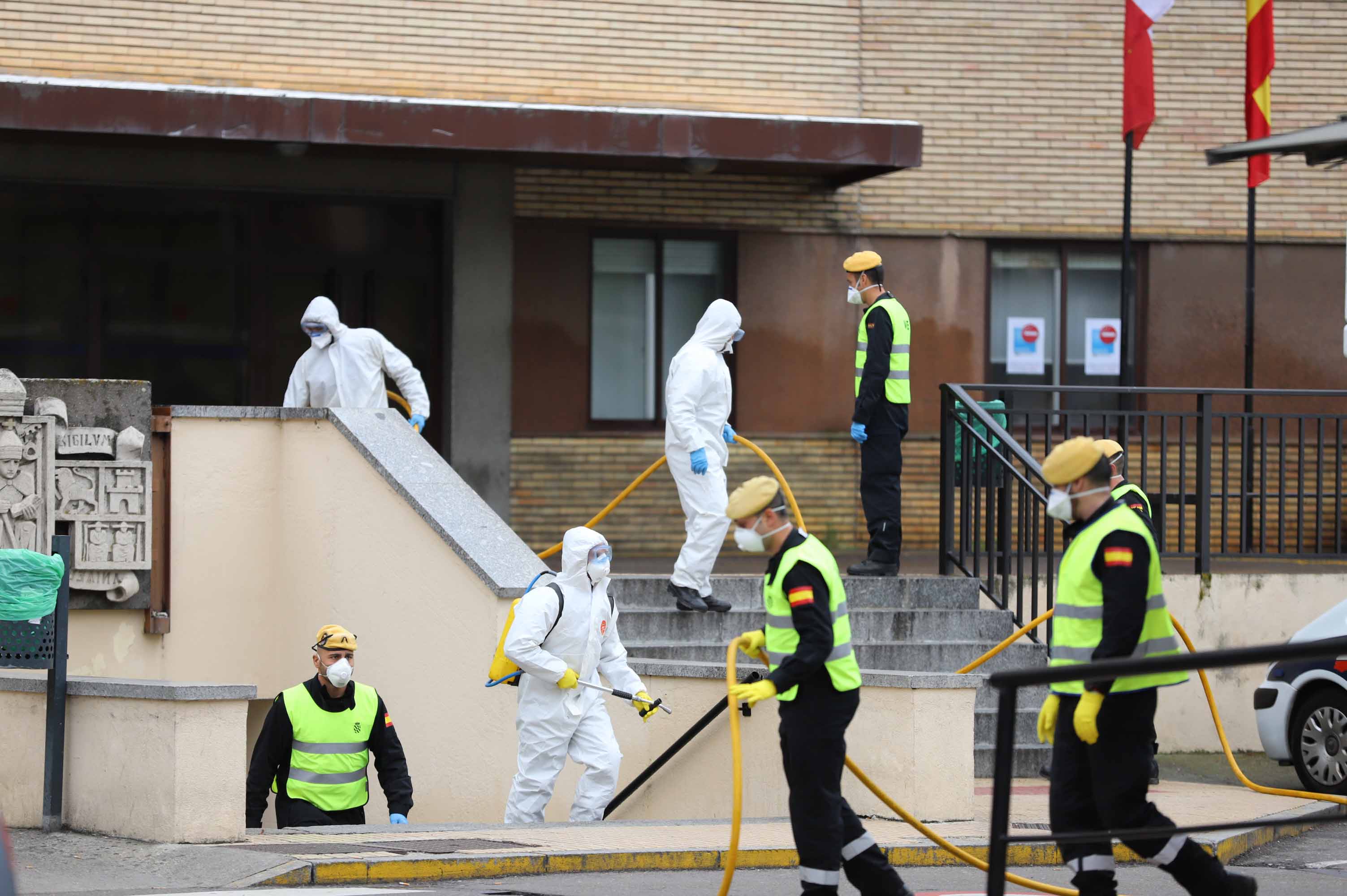 Intervención de la UME en el complejo hospitalario de Salamanca.