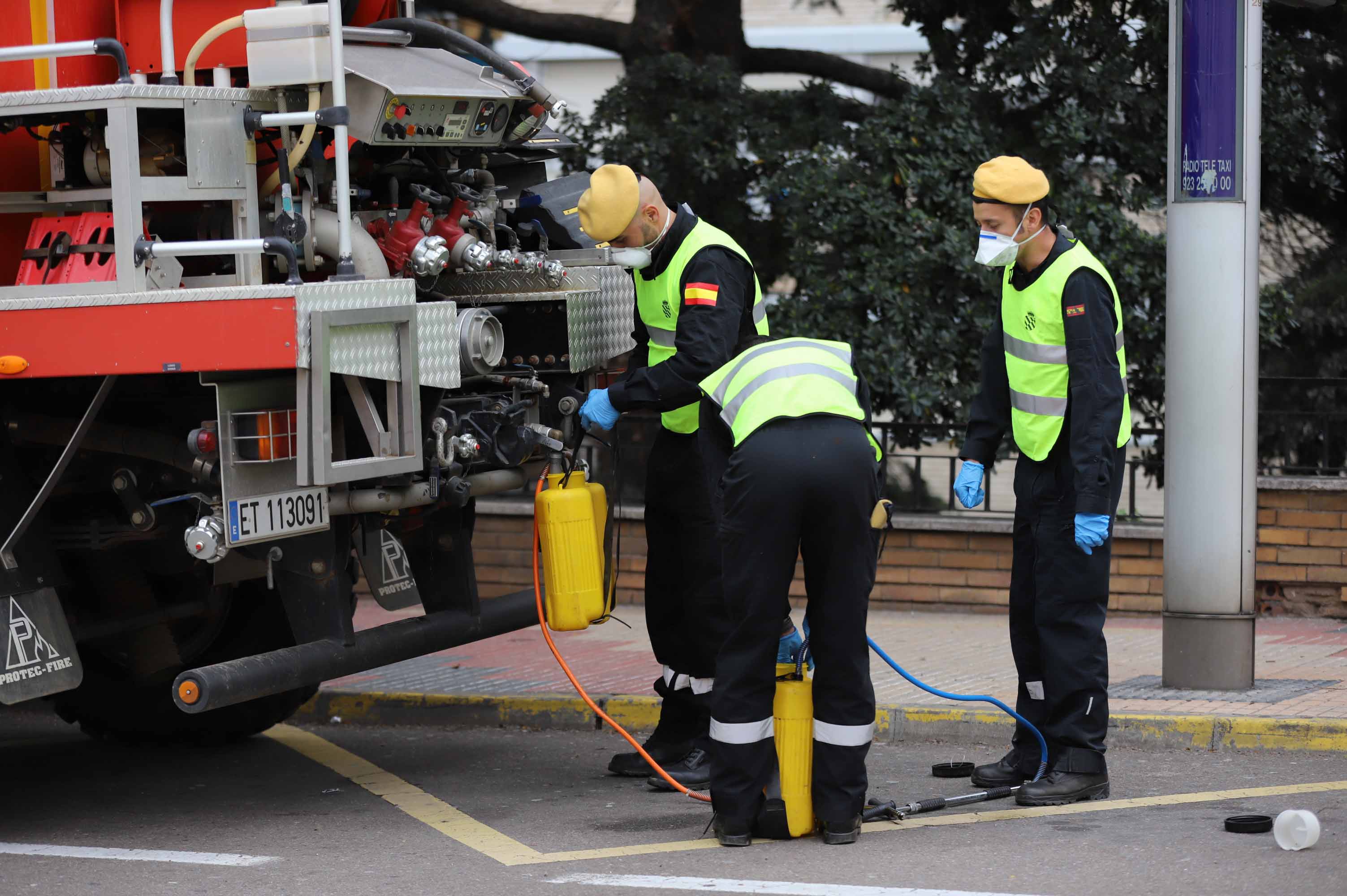 Intervención de la UME en el complejo hospitalario de Salamanca.